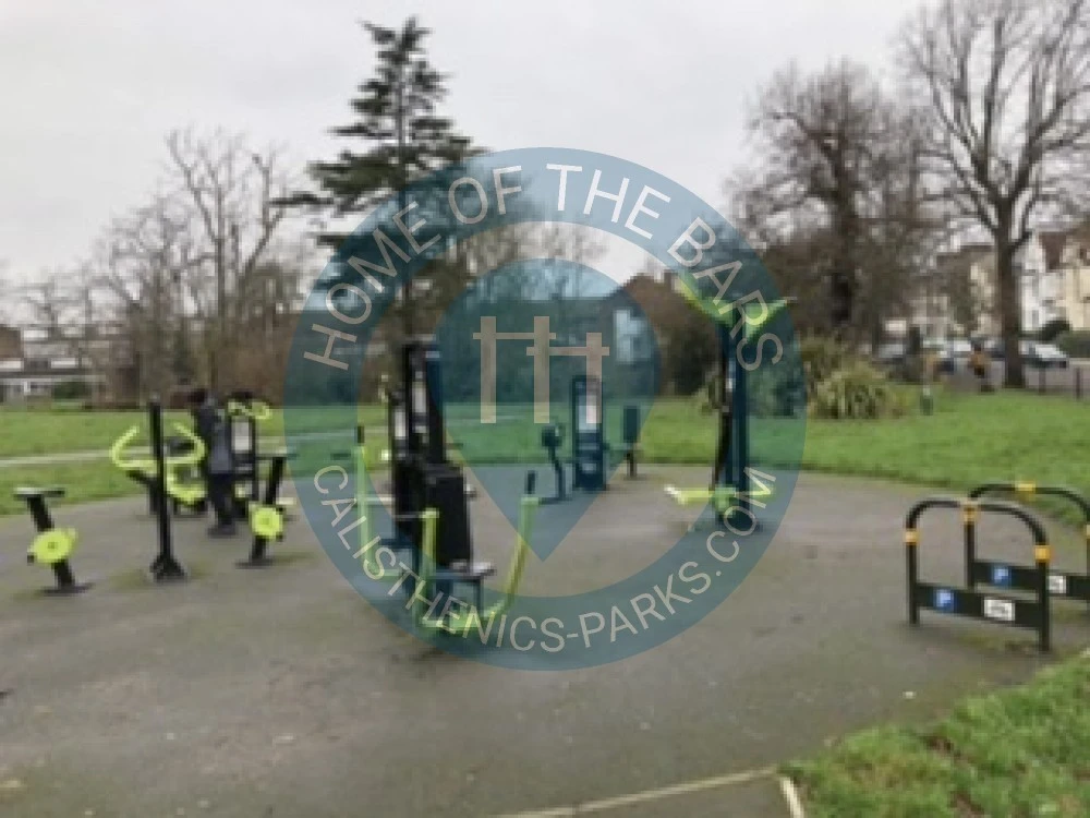 Outdoor Pull Up Bars - London - Outdoor Gym Anerley Betts Park - United Kingdom - Spot