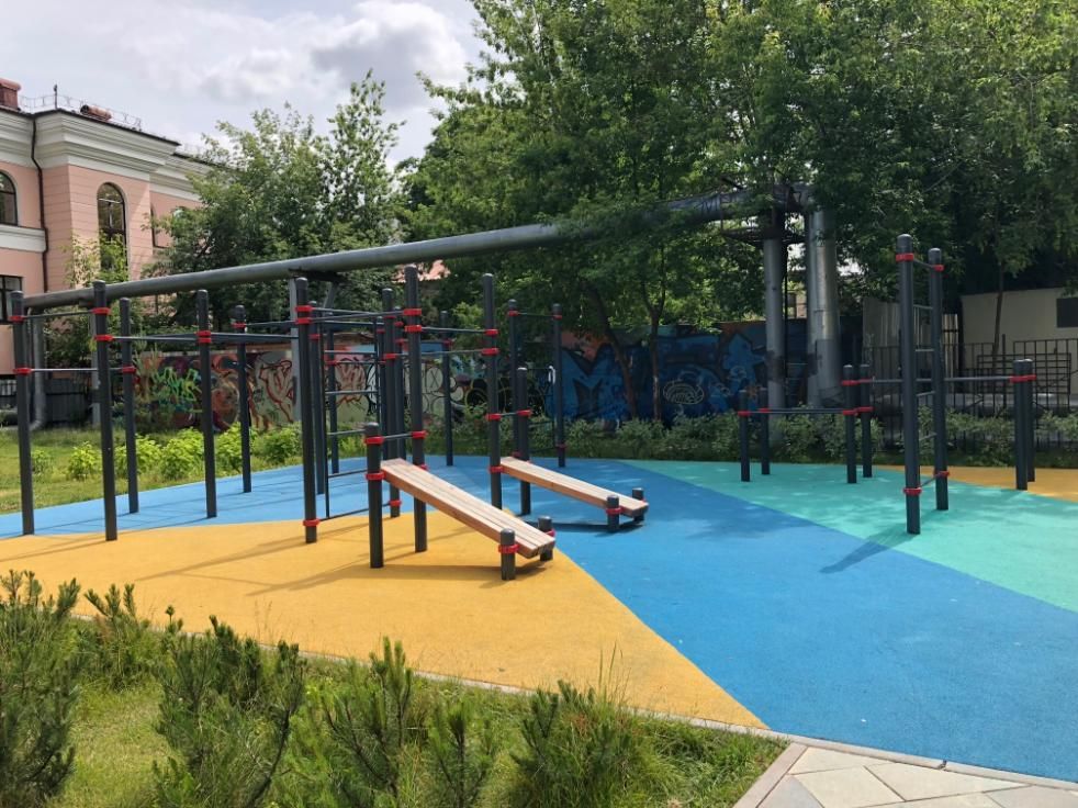 Calisthenics park in 8 с5, Старый Толмачёвский переулок, район Замоскворечье, Москва, Центральный федеральный округ, 115035, Россия