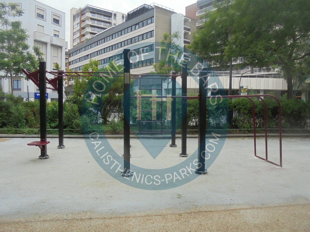 Calisthenics park in Allée Pauline Léon, Quartier Saint-Ambroise, Paris 11e Arrondissement, Paris, Île-de-France, France métropolitaine, 75011, France