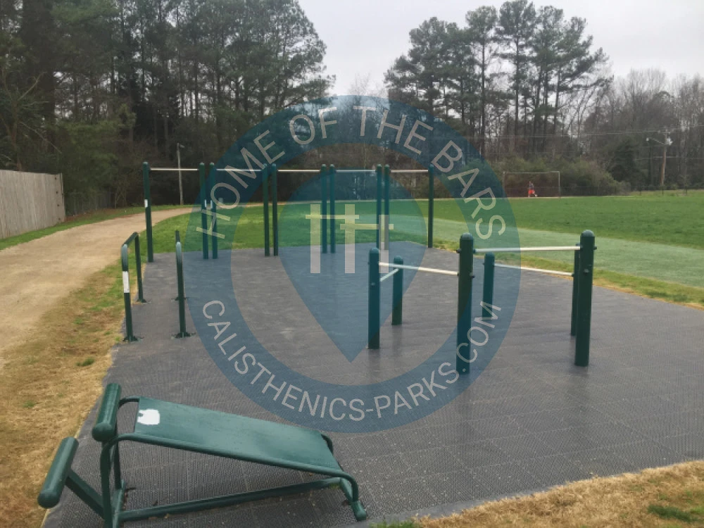 Charlotte (Beverly Woods) - Outdoor Gym - Heathstead Place - United States - Spot