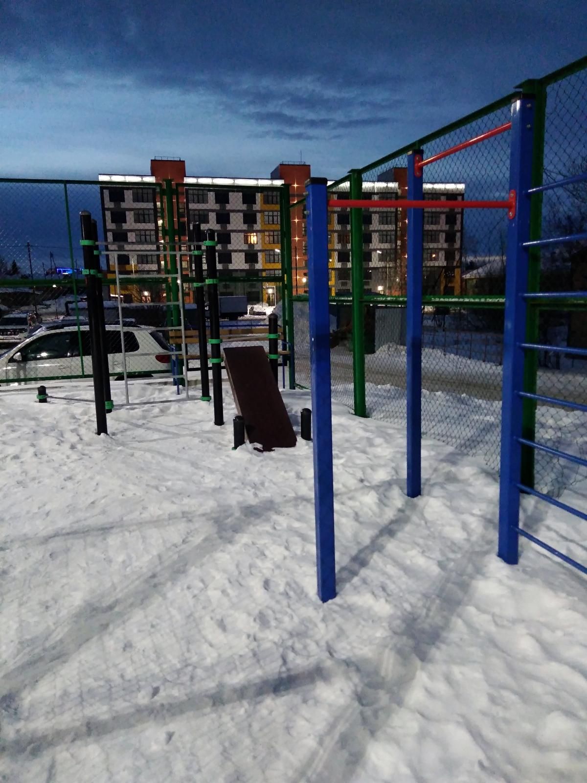 Outdoor Gym - Khanty-Mansiysk - Khanty-Mansiysk - Street Workout Park - Улица Строителей - Russia - Spot