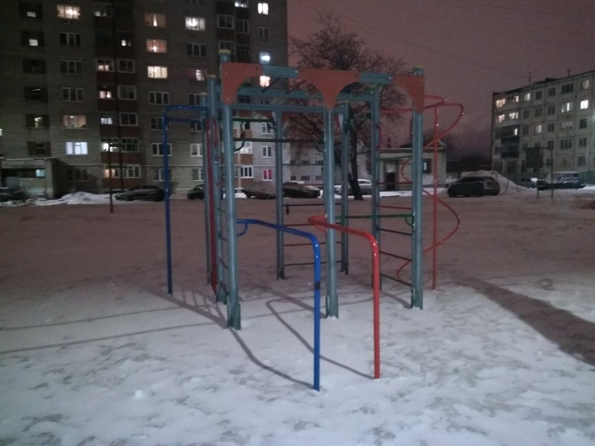 Outdoor Gym - Izhevsk - Izhevsk - Outdoor Gym - АЗС Башнефть №5 «Зимняя» - Russia - Spot