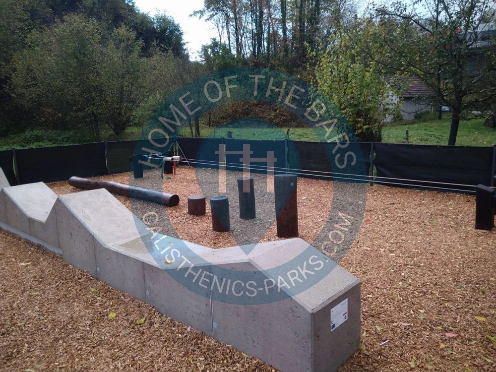 Calisthenics park in KraftgarSten, Unterer Schiffweg, Kraxental, Garsten Nord, Garsten, Bezirk Steyr-Land, 4451, Österreich