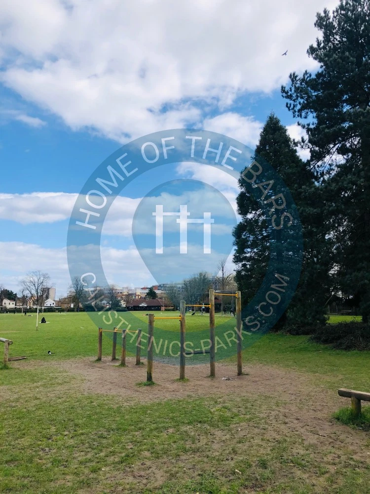 Outdoor fitness training - Harrow - Calisthenics workout - United Kingdom - Spot
