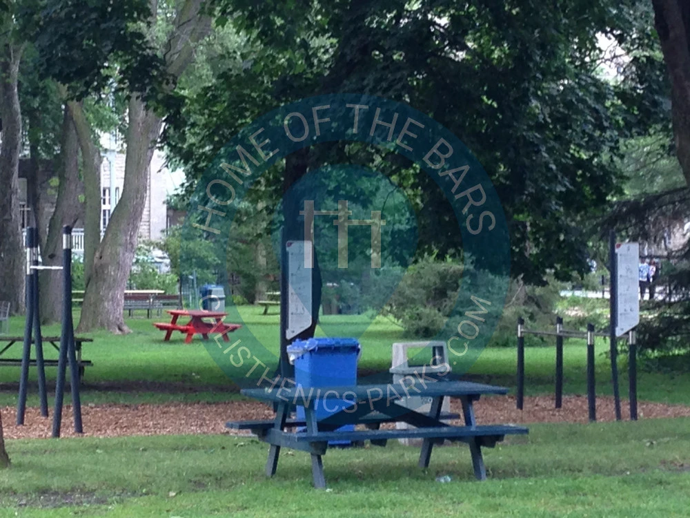Calisthenics park in Concordia University (SGW Campus), Rue de la Montagne, Ville-Marie, Montréal, Agglomération de Montréal, Montréal (région administrative), Québec, H3G 1P6, Canada