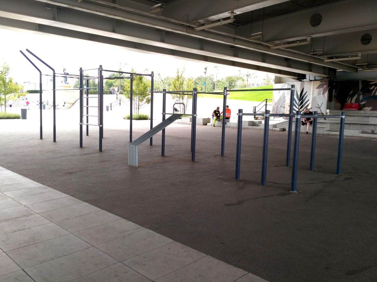 Fitness Trail - Warsaw - Street Workout & Parkour pod mostem - Poland - Spot