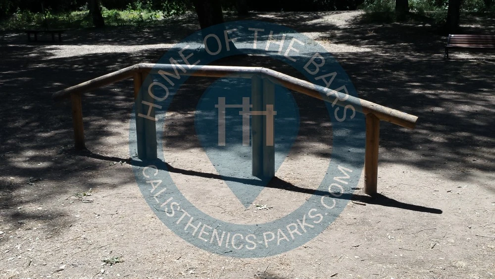 Calisthenics park in Viale Francesco Luigi Ferrari, Parioli, Municipio Roma II, Roma, Roma Capitale, Lazio, 00199, Italia