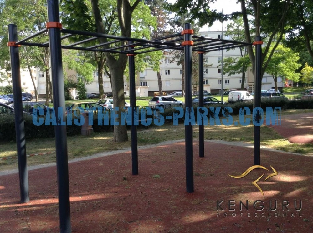 Calisthenics park in Maison Daniel-Féry - Studio d'enregistrement Hal Singer, Boulevard Jules Mansart, Quartier de l'Université, Nanterre, Arrondissement de Nanterre, Hauts-de-Seine, Île-de-France, France métropolitaine, 92000, France