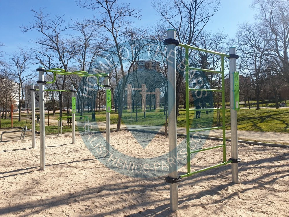 Calisthenics park in Av. Poblados - Expropiación, Avenida de los Poblados, Orcasitas, Usera, Madrid, Comunidad de Madrid, 28041, España
