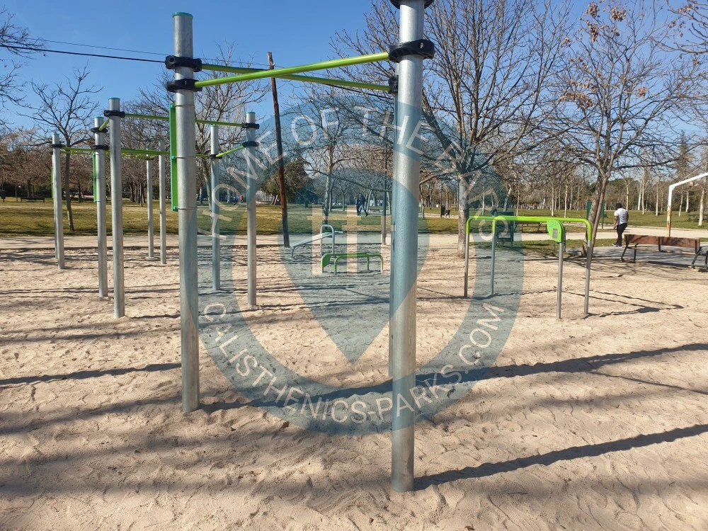 Calisthenics park in Av. Poblados - Expropiación, Avenida de los Poblados, Orcasitas, Usera, Madrid, Comunidad de Madrid, 28041, España