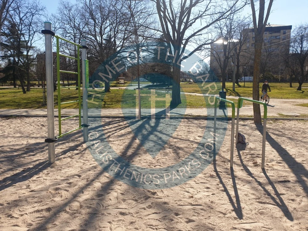 Calisthenics park in Av. Poblados - Expropiación, Avenida de los Poblados, Orcasitas, Usera, Madrid, Comunidad de Madrid, 28041, España