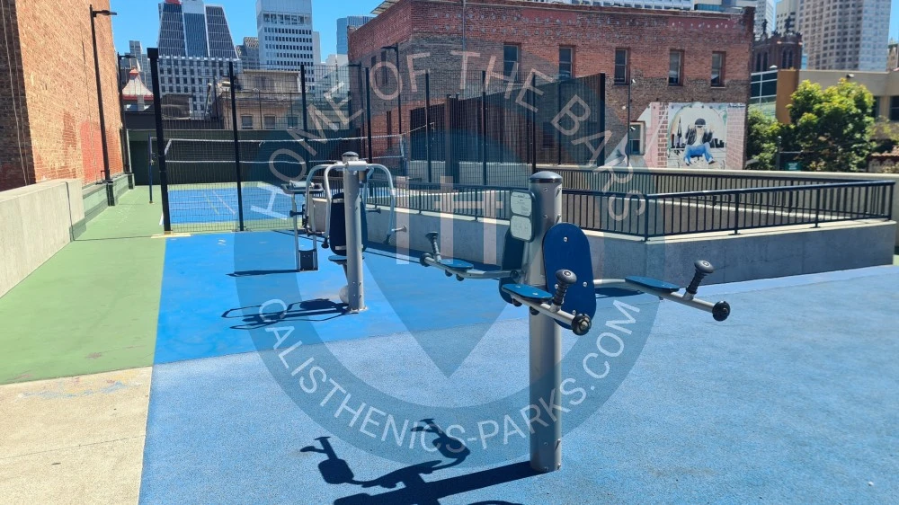 Exercise Park - San Francisco - San Francisco - Willie "Woo Woo" Wong Outdoor Gym - Chinatown - countries. - Spot