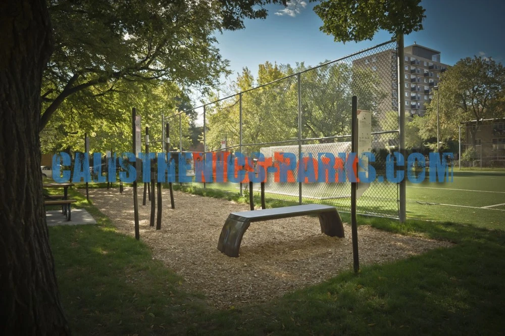 Montreal – Street Workout Park – Parc Toussaint-Louverture - Canada - Spot
