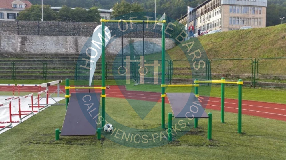 Calisthenics park in Gradski Stadion Breza "FK Rudar", Alije Izetbegovića, Vrankamen, Breza, Općina Breza, Zeničko-dobojski kanton, Federacija Bosne i Hercegovine, 71370, Bosna i Hercegovina / Босна и Херцеговина
