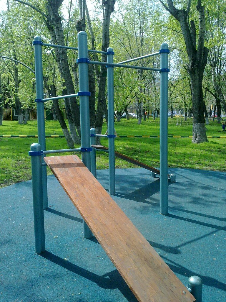 Public Pull Up Bars - Moscow - Outdoor Fitness Nagornyy - Russia - Spot