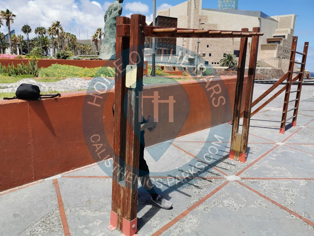 Calisthenics park in Alfredo Kraus, Plaza De Los Jardines Del Atlantico, Guanarteme, Las Palmas de Gran Canaria, Las Palmas, Canarias, 35010, España