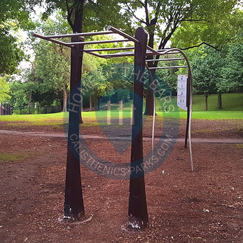 Calisthenics park in Migration, Chemin du Tour-de-l'Isle, Ville-Marie, Montréal, Agglomération de Montréal, Montréal (région administrative), Québec, H3C 6A3, Canada