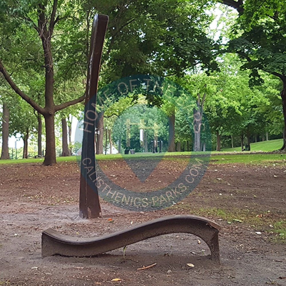 Calisthenics park in Migration, Chemin du Tour-de-l'Isle, Ville-Marie, Montréal, Agglomération de Montréal, Montréal (région administrative), Québec, H3C 6A3, Canada