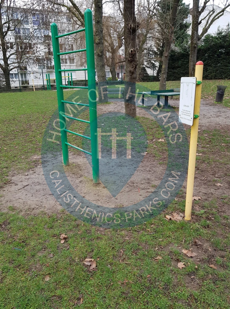 Calisthenics park in Le Bourget, Le Raincy, Seine-Saint-Denis, Île-de-France, France métropolitaine, 93350, France