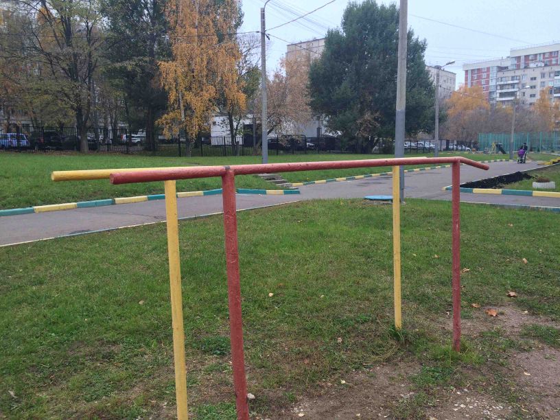 Calisthenics park in Школа №937, Шипиловская улица, район Орехово-Борисово Северное, Москва, Центральный федеральный округ, 115551, Россия
