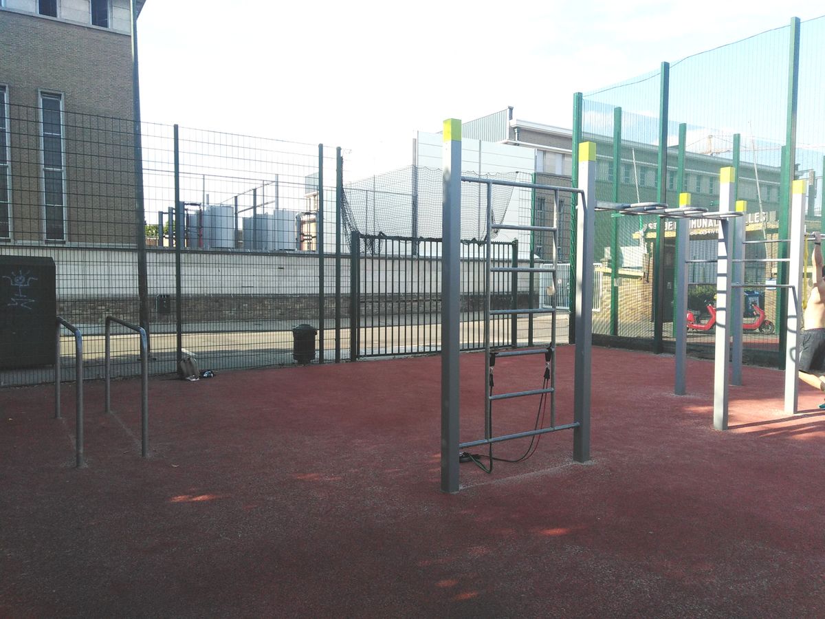 Ixelles - Calisthenics Equipment - Stade Albert Demuyter - Belgium - Spot