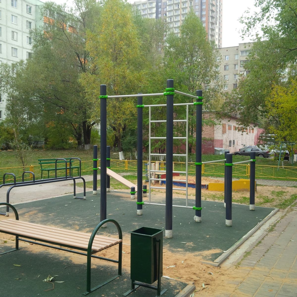 Calisthenics park in Ростелеком, Юбилейный проспект, 9-й микрорайон, Южный Реутов, Реутов, городской округ Реутов, Московская область, Центральный федеральный округ, 143969, Россия