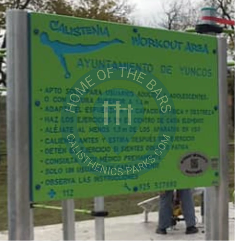 Calisthenics park in Las Pistas, Paseo de Los Molinos, Urbanización Cervantes, Yuncos, Toledo, Castilla-La Mancha, 45210, España