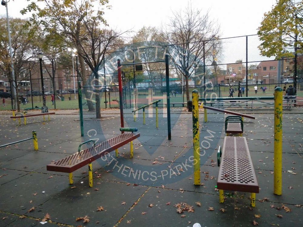 New York - Street Workout Equipment - Park of the Americas - United States - Spot