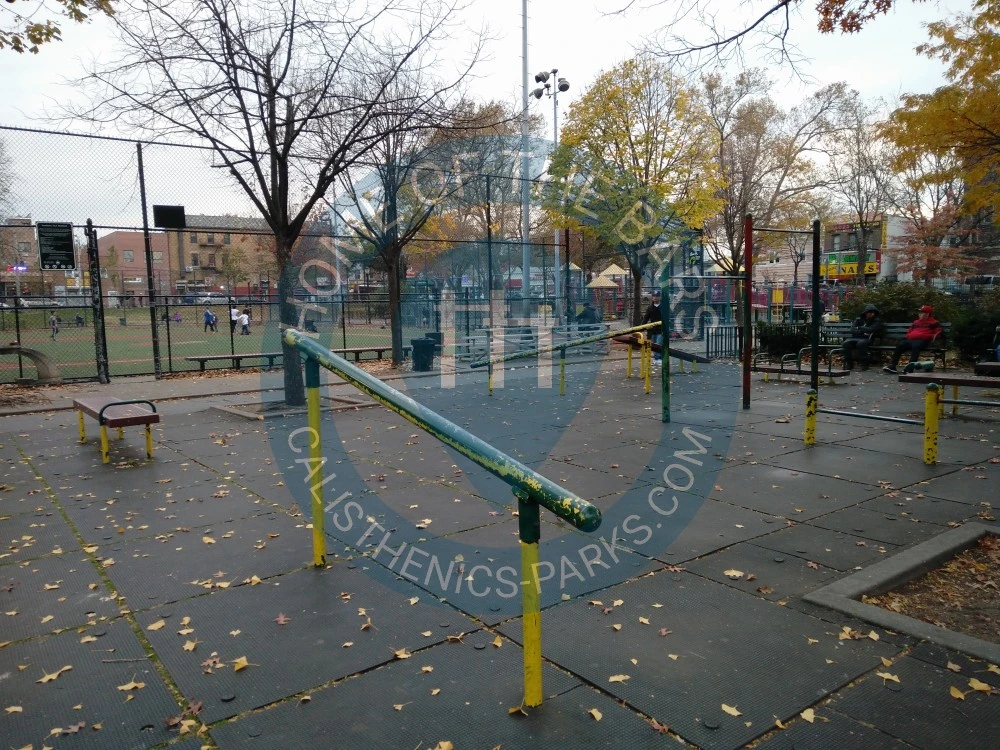 Calisthenics park in 103-01, 42nd Avenue, Corona, Queens, City of New York, New York, 11368, United States