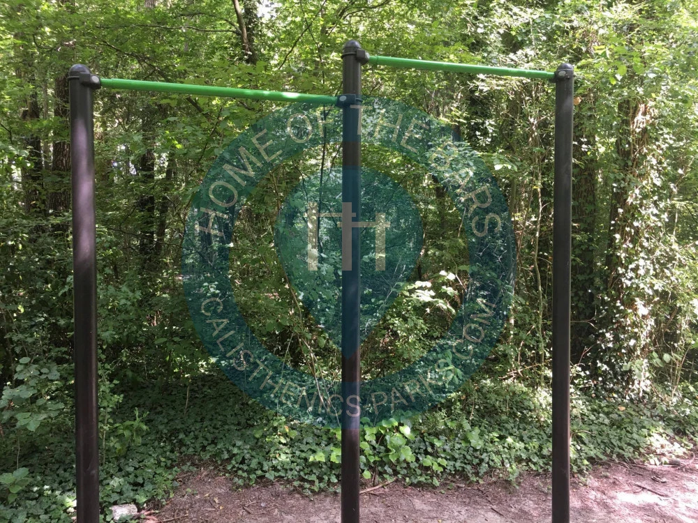 Calisthenics park in Rue de la Sente des Bordes, Bondoufle, Arrondissement d'Évry, Essonne, Île-de-France, France métropolitaine, 91070, France