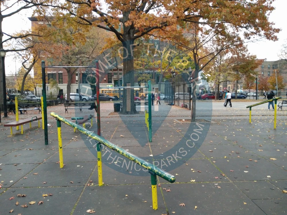 Calisthenics park in 103-01, 42nd Avenue, Corona, Queens, City of New York, New York, 11368, United States