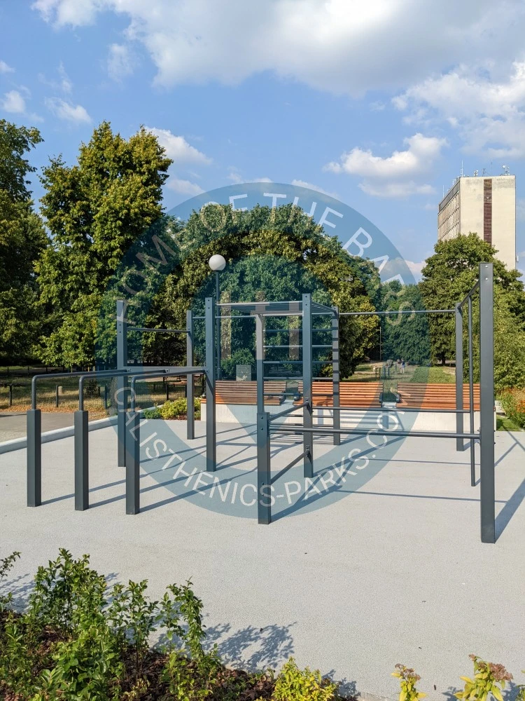 Fitness Trail - Warsaw - Street Workout Park & Skatepark - Metro Ratusz Arsenał - Skwer Sportów Miejskich - Poland - Spot