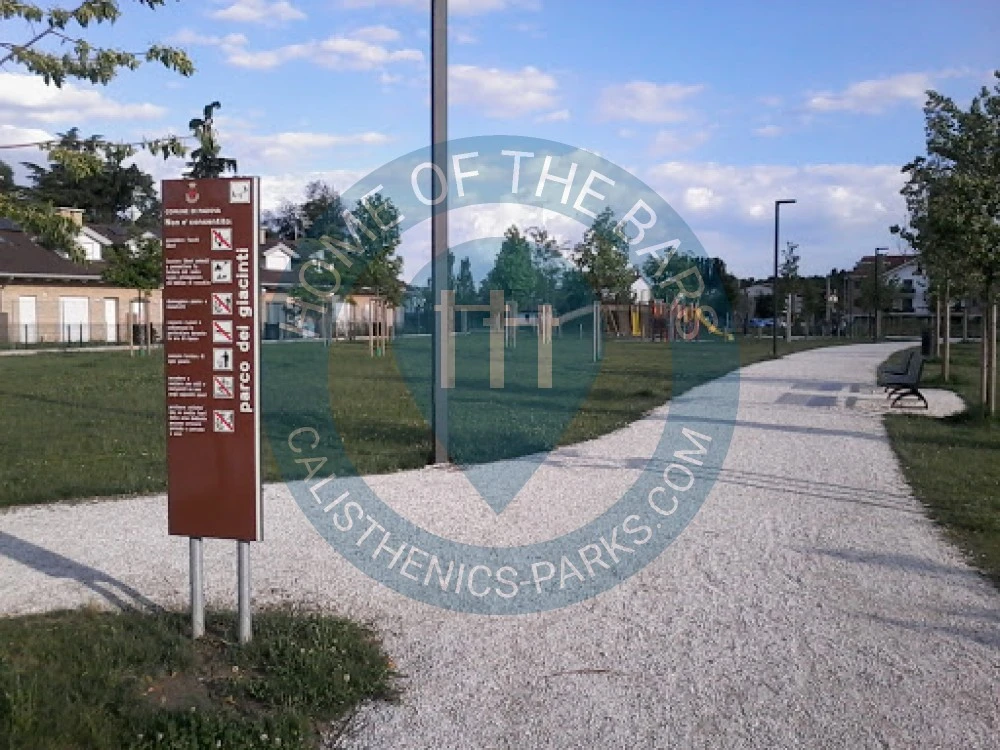 Public Pull Up Bars - Padua - Outdoor Fitness Parco dei Giacinti - Italy - Spot