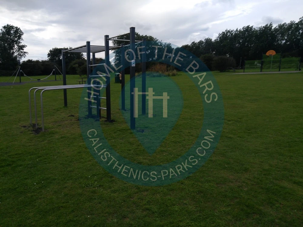 Outdoor Fitness Park - Leysdown calisthenics station - countries. - Spot
