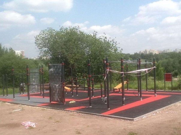 Calisthenics park in 25 к4, улица Раменки, район Раменки, Москва, Центральный федеральный округ, 119607, Россия