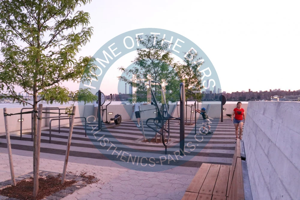 New York - Outdoor Exercise Gym - Hunters Point, Long Island City - United States - Spot