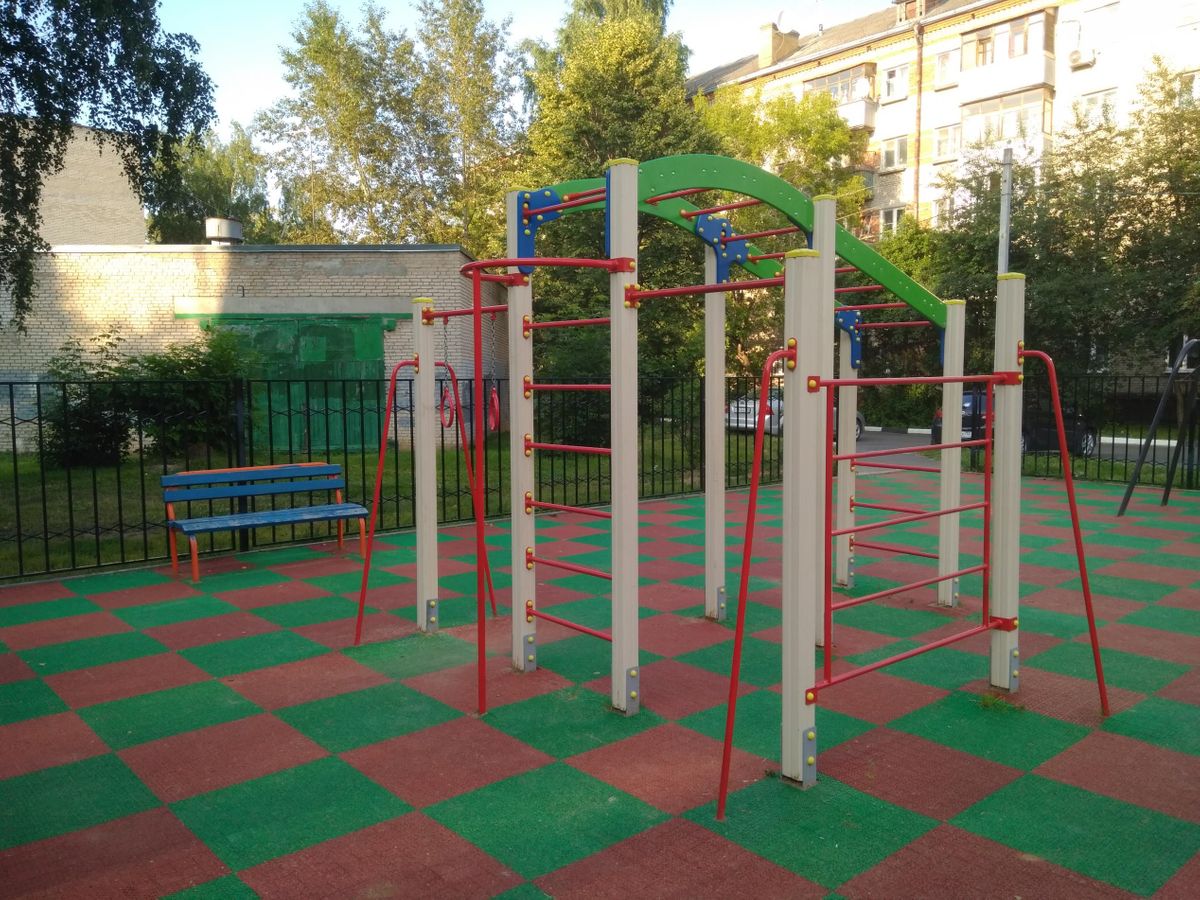 Calisthenics park in 8, Западная улица, Климовск, Подольск, городской округ Подольск, Московская область, Центральный федеральный округ, 142100, Россия