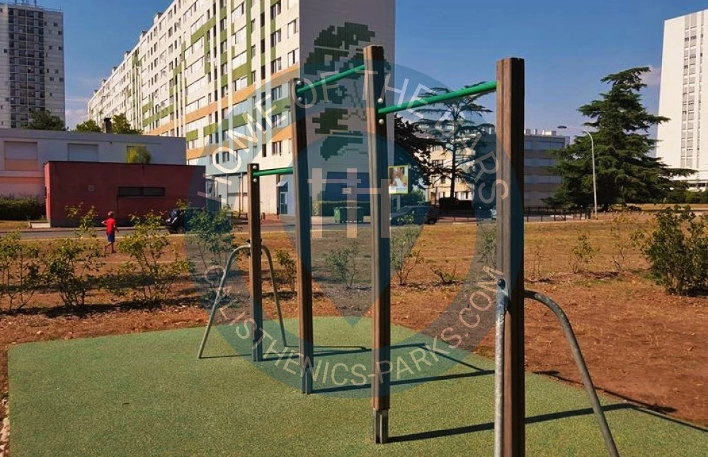Calisthenics park in École maternelle Pierre Trébod, Rue Pierre Trébod, Grand Parc, Chartrons - Grand Parc - Jardin Public, Bordeaux, Gironde, Nouvelle-Aquitaine, France métropolitaine, 33300, France