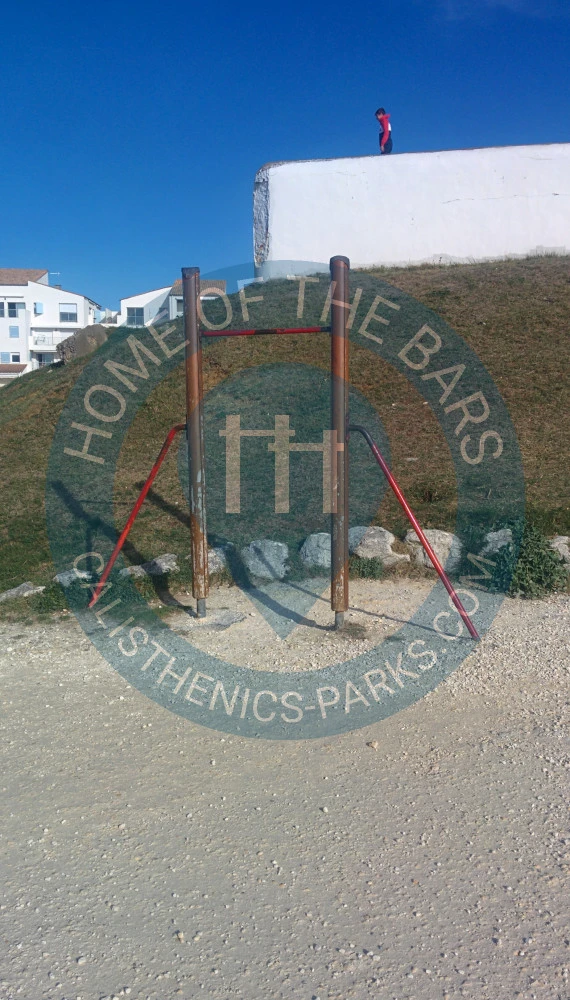 Royan - Outdoor Pull Up Bar - Pointe du Chay - France - Spot