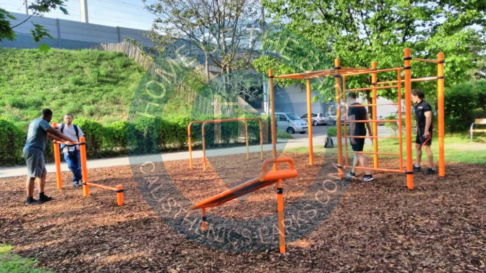 Simmering (Vienna) - Outdoor Fitness Equipment - Louise Montag Gasse - Austria - Spot