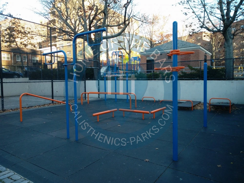 New York (Queens) - Adult Fitness Facility - Russell Sage Playground - United States - Spot