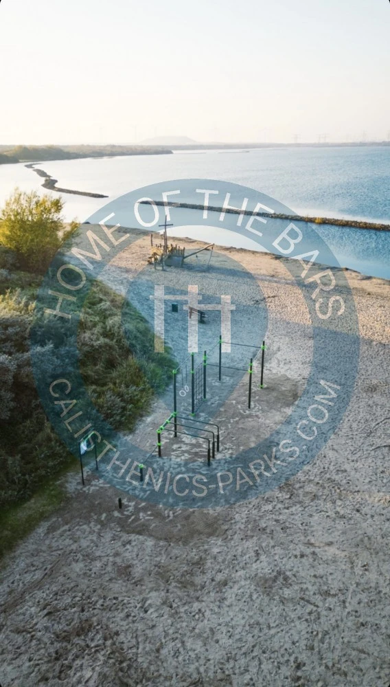 Calisthenics park in 3, Strandweg, Oostvoorne, Voorne aan Zee, Zuid-Holland, Nederland, 3233 CW, Nederland