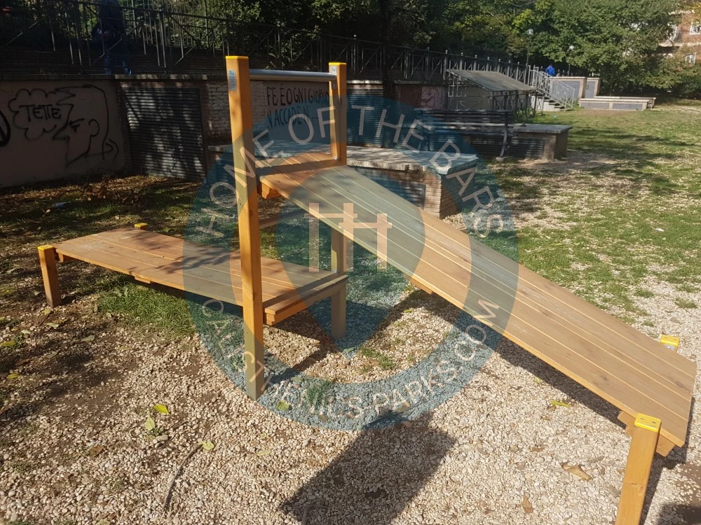 Outdoor Gym - Rome - Attrezzi del parco Don Enzo Boni Baldoni - Italy - Spot