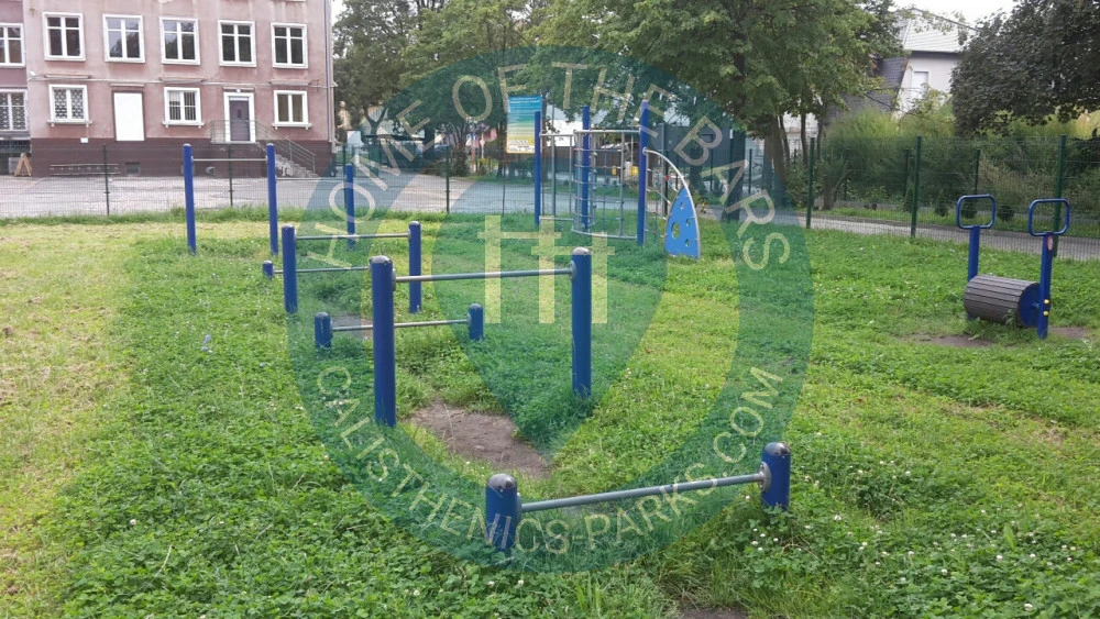 Elbląg - Outdoor Fitnessstation - Szkoła Podstawowa nr 6 - Poland - Spot