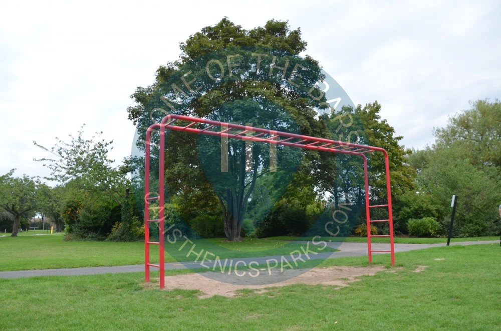 London - Workout Station -  Loxford Park - United Kingdom - Spot