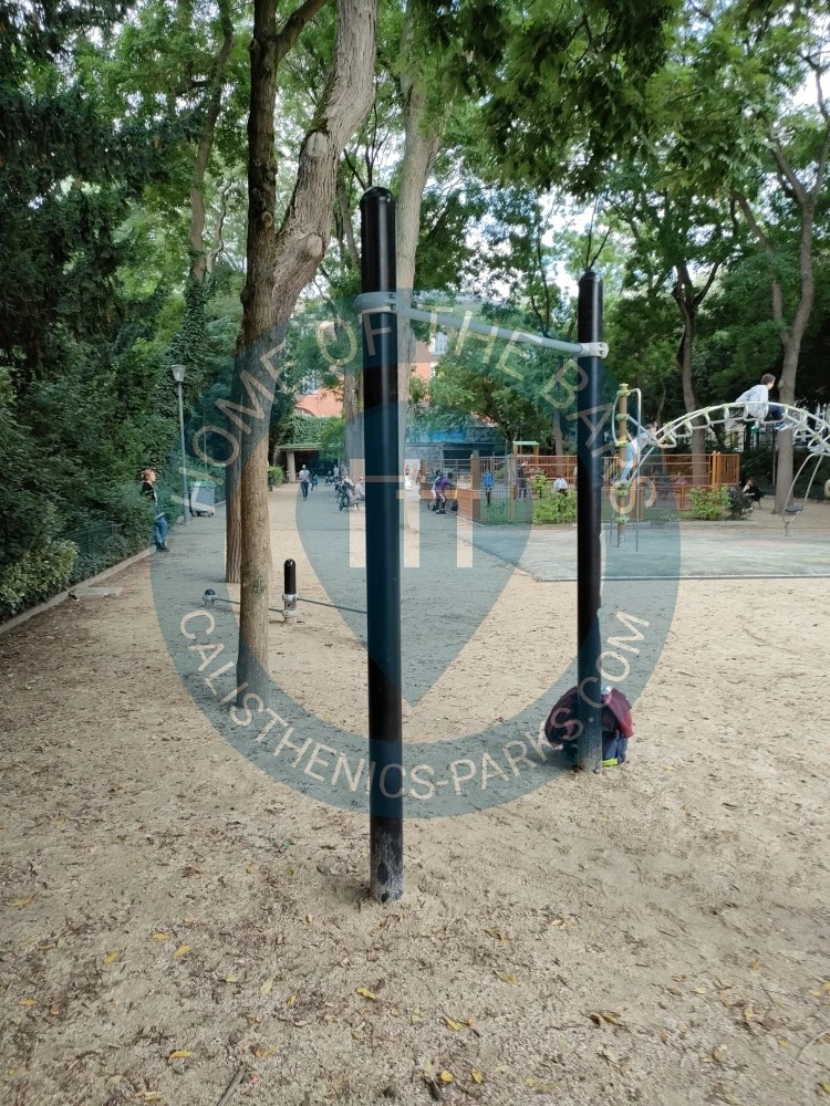 Calisthenics park in Rue de la Bidassoa, Quartier du Père-Lachaise, Paris 20e Arrondissement, Paris, Île-de-France, France métropolitaine, 75020, France