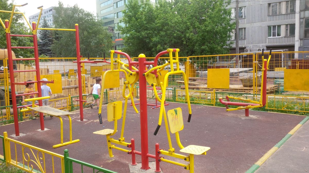 Calisthenics park in 8 к1, Таможенный проезд, район Лефортово, Москва, Центральный федеральный округ, 111033, Россия