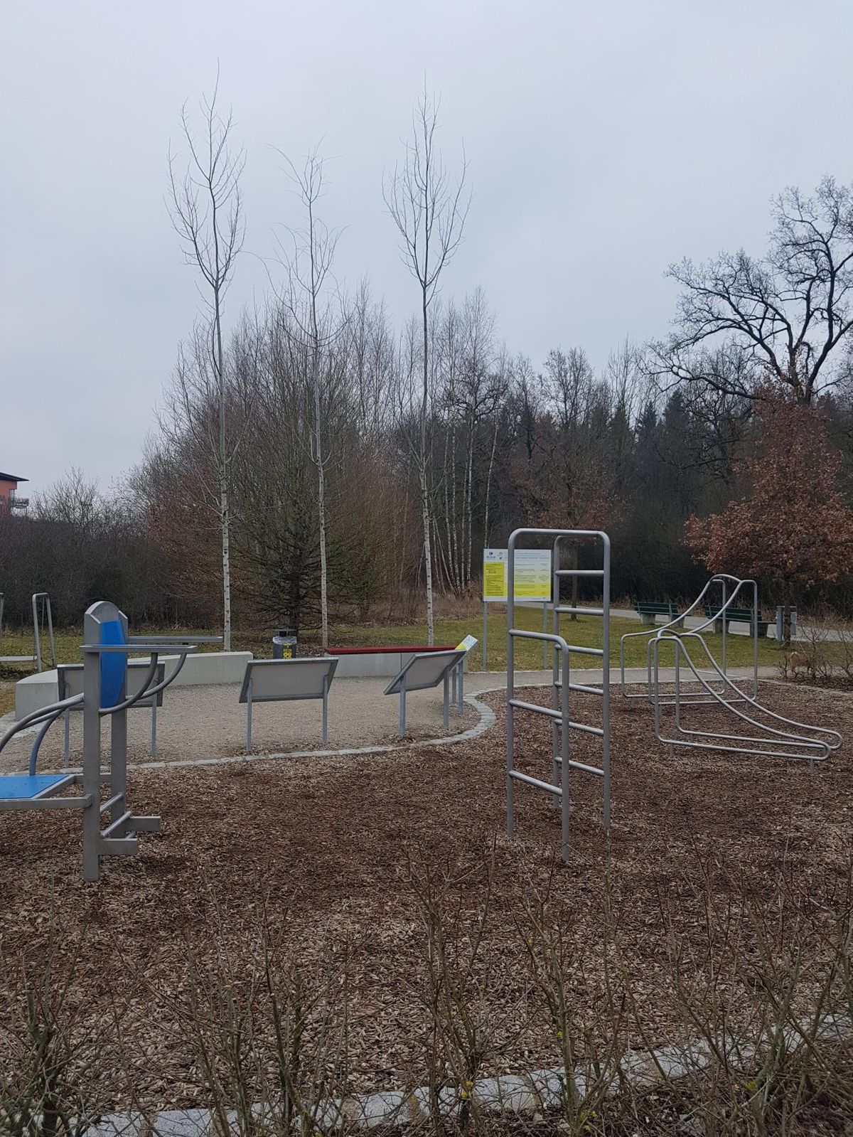 Exercise Park - Munich - Calisthenics equipment Besucher Garten - Germany - Spot