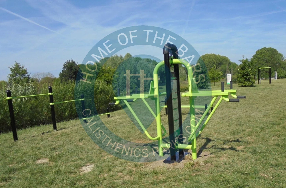 Calisthenics park in Rue du Maroc, Crosne, Arrondissement d'Évry, Essonne, Île-de-France, France métropolitaine, 91560, France