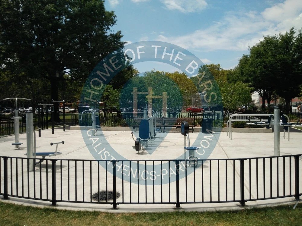 Calisthenics park in Crab Du Jour, 37th Avenue, Queens, City of New York, New York, 11368, United States